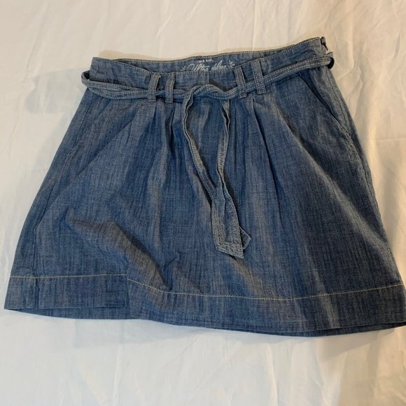 Old Navy Ultra Blue Cotton Lightweight Denim Chambray Mini Skirt Size 4R - Picture 1 of 8